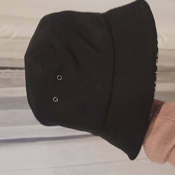 Christian Dior reversible bucket hat - Picture 1 of 3